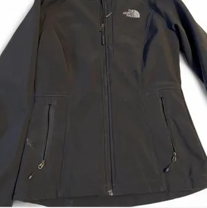 The North Face Women’s Jacket Full-Zip Black thumbnail 2