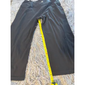 Athleta Black Cropped Yoga Pants Capris Reflective Zipper Pocket Womens Size M thumbnail 5