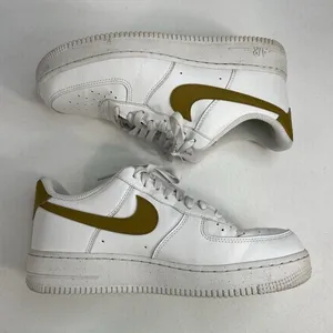 NIKE Size 9.5 Air Force 1 '07 NN Next Nature DV3808-101 Bronzine White Leather‎ thumbnail 4