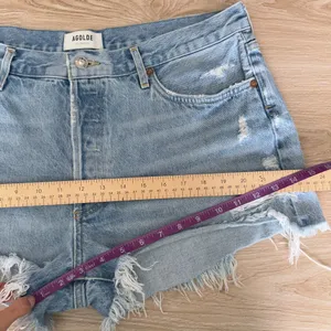 Agolde 32 Parker Vintage Cut Off Short Swapmeet Distressed Light Wash thumbnail 6
