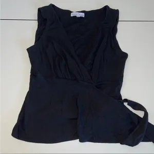 White House black market wrap top M‎ thumbnail 1