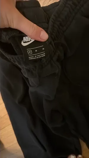 Women’s Nike joggers thumbnail 2