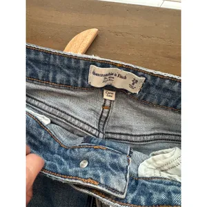 Abercrombie & Fitch Mom High Rise Curve Love Jeans Size 29/8 thumbnail 3