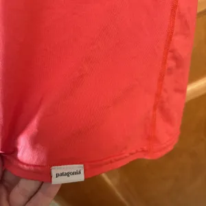 PATAGONIA Gamut‎ Shirt Top Maraschino Red Base Layer Womens Size Large Hiking thumbnail 3