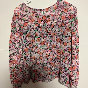 Ann Taylor Multicolor Floral Blouse thumbnail 5