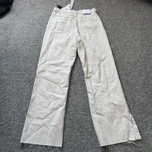 NWT Zara 90s Full Length Pants in Dusty Cream thumbnail 4