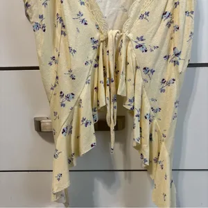 Urban Outfitters Cream Floral Tie Front Top thumbnail 4