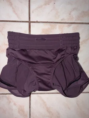 Lululemon Hotty Hot Low-Rise Lined Short 2.5 size 2 thumbnail 4