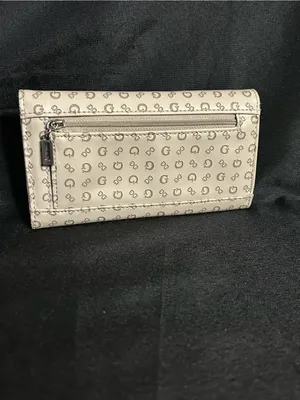 Guess Women’s Cream Logo Print Clutch Wallet thumbnail 2