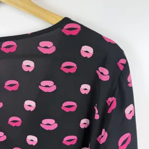 Cato Black‎ Pink Lip Print Blouse Size 26/28W Ruched Lightweight Valentines Cute thumbnail 3
