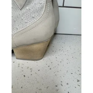 MIA Luanne Western Ankle Boots‎ Off-White Pearl Studded Pointed Toe Womens 7 thumbnail 4