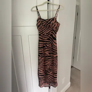 Anthropologie‎ Hutch Hayden Midi dress animal print slit thumbnail 4