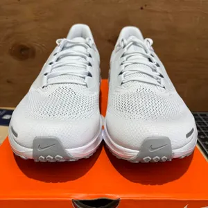 Nike Women's White Trainers thumbnail 6
