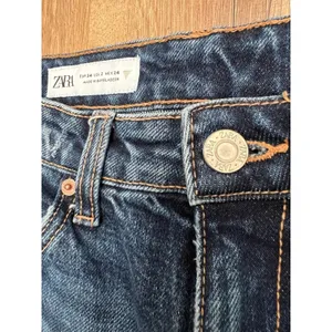 Zara Jeans Women's Size 2 Blue‎ Mid Rise Straight Leg Raw Hem Denim thumbnail 4