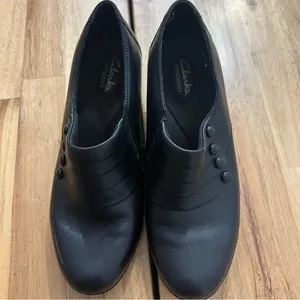 Clarks Bendables Black Leather Comfort Heels | Women’s 8M thumbnail 3