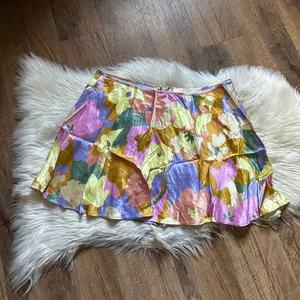 ASTR Dana Mini Skirt In Floral Satin thumbnail 4