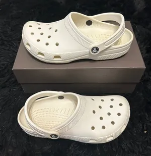 CROCS white clogs mules sandals shoes women’s 9 / mens 7 Preowned thumbnail 1
