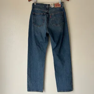 Levi’s 501 Curve Rhinestone Hem Jeans Size 28 thumbnail 3