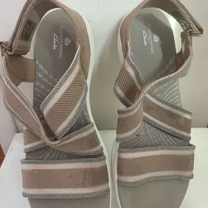 Clarks Beige‎ and Gray Sandals thumbnail 2