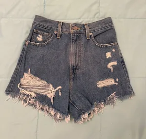 Levi’s High-Waisted Denim Mom Shorts thumbnail 1