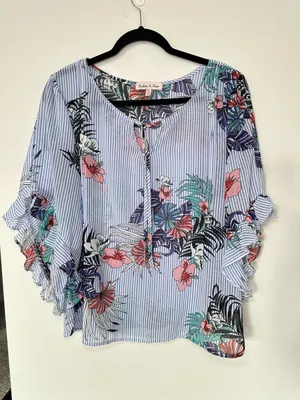 Harlow & Rose Blue and White Striped Floral Print Flutter Sleeve Tunic Top thumbnail 3