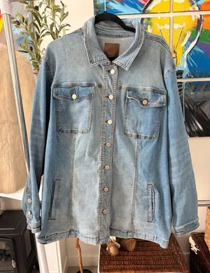 Women’s Denim Jacket Shacket Size 3X Light Wash Button Down Jacket thumbnail 1