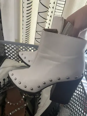 Boots White Size 8 thumbnail 2
