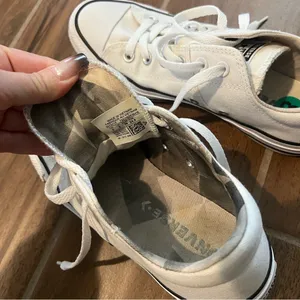 White converse sneakers size 8 thumbnail 4