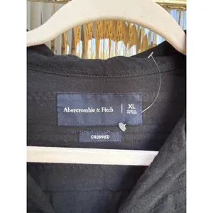 Abercrombie & Fitch Black Linen Blend Cropped Short Sleeve Button Up Size XL thumbnail 3