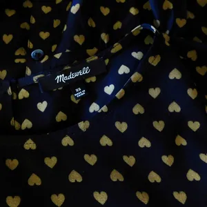 MADEWELL Silk Black Gold Heart Flip Button Back Tiered Top Blouse X-Small thumbnail 12