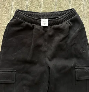 Aritzia Cargo Sweatpants  thumbnail 1