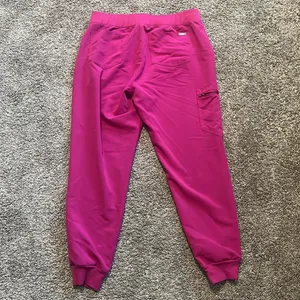 FIGS Zamora Jogger Raspberry Sorbet Women’s Scrub Pants Large thumbnail 5