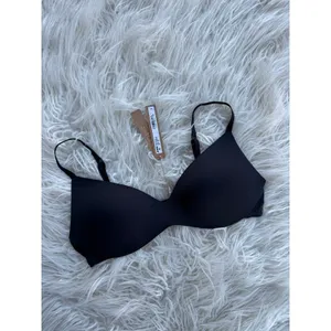 Skims Wireless Form Pushup Plunge Bra Onyx Size 36B thumbnail 3