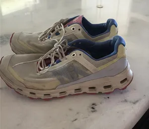 On Cloud Shoes thumbnail 1