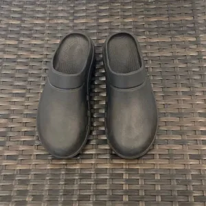 OOFOS OOclogs women’s size 7 Black thumbnail 2
