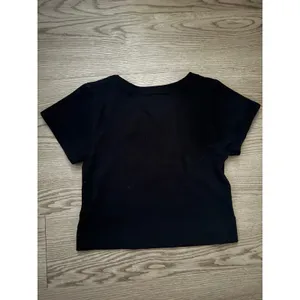 Garage Women's Black Ribbed V Neck Short Sleeve Crop Top Style Medium 100081533 thumbnail 2