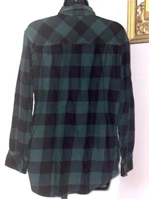 Aritzia TNA Medium Dark Green and Black Plaid Button Down Flannel Shirt thumbnail 2
