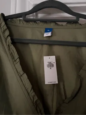 Old Navy Olive Green V-Neck Ruffle Sleeve Blouse thumbnail 2