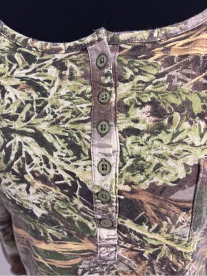 Realtree Outfitters Women’s M Camo MAX-1 Henley Top 3/4 Sleeve Hunting Shirt NWT thumbnail 4