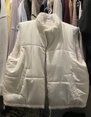 White puffer vest with faux fur lining thumbnail 1