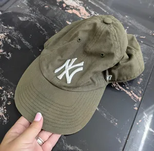 MLB New York Yankees '47 Brand Olive Clean Up Baseball Cap thumbnail 1