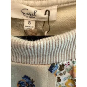 Easel Oversized Flower Patchwork Terry Knit Sweatshirt in Beige Size S thumbnail 5