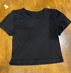 Aritzia Women’s Black Crewneck Crop Top thumbnail 1
