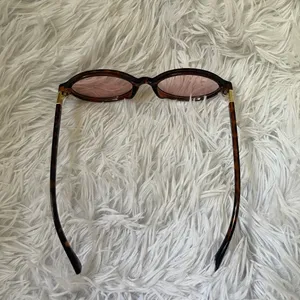 Trendy Oval tortoise shell colored pink tinted sunglasses with gold accents thumbnail 3