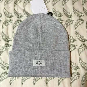 UGG Winter Soft Heather Gray Ribbed Knit Cuff Logo Beanie OS NWT thumbnail 2