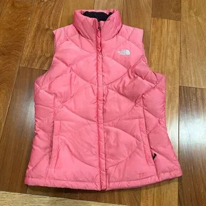 The North Face 550 Down Filled coral with white polkadots puffer Vest Size M thumbnail 1