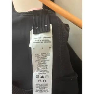 Nike Women’s Small Black Ribbed Longline Sports Bra Crop Top thumbnail 4