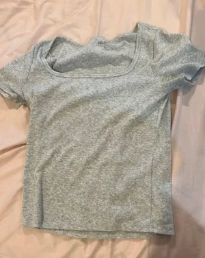 Gray Hollister top thumbnail 1