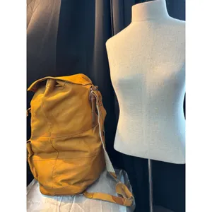 Vintage Amanda Johnson Yellow Leather Backpack Helsinki 1999 Commemorative Bag thumbnail 3