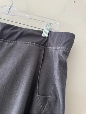 FIGS Women's Zamora‎ Jogger Scrub Pants in Graphite thumbnail 5